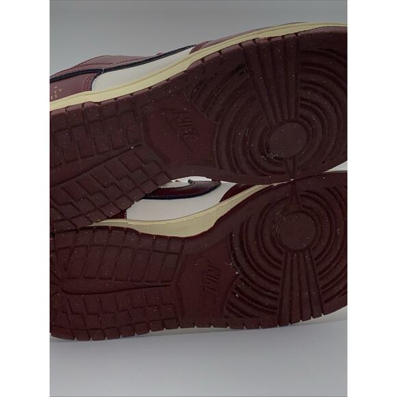 Nike Dunk Low SE Women's Size 11 Sail/Team Red-Black-Muslin MMXXIII RARE! - Picture 9 of 15